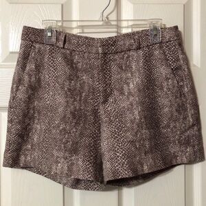 Banana Republic Dress Shorts Size 4/28 Taupe and White Snakelike Material